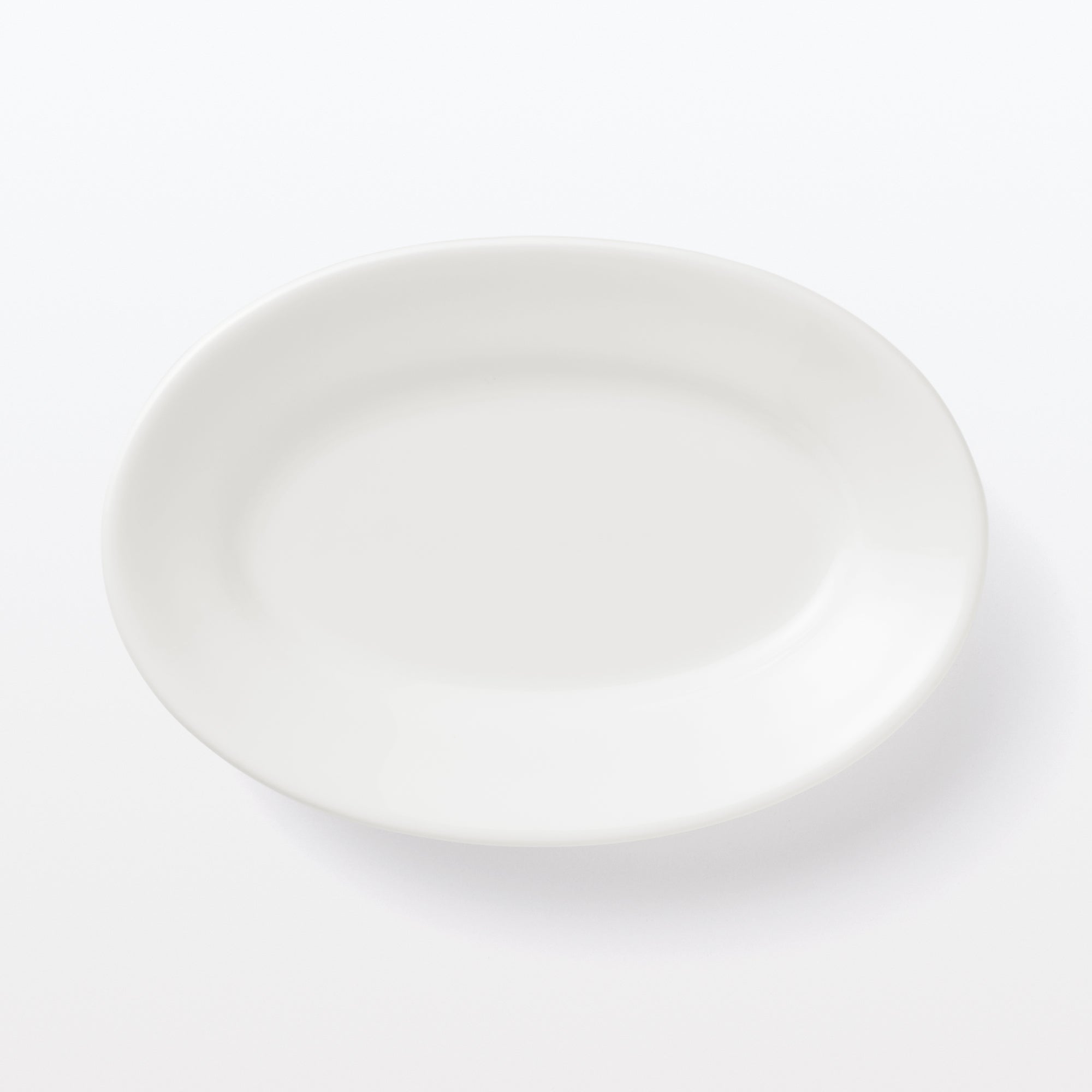 Porcelain Rimmed Oval Plate Small - White - Image 3